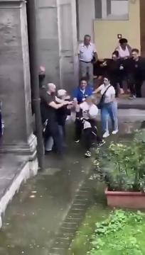 Napoli, chi ha aggredito il personale medico nel Dipartimento di Veterinaria della Federico II: il video e gli arresti