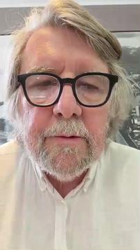 Copertina del video: Meloni come il duce, si autoaccusa dell’evasione di Almasri
