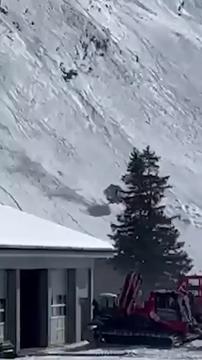 Cabina di ovovia precipita nel vuoto in Svizzera, un morto a Engelberg